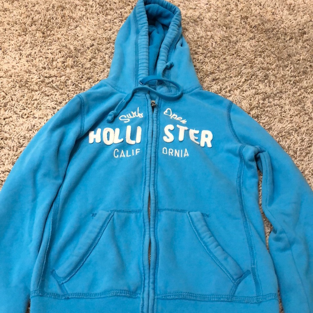 Hollister girls sweatshirt size xs.